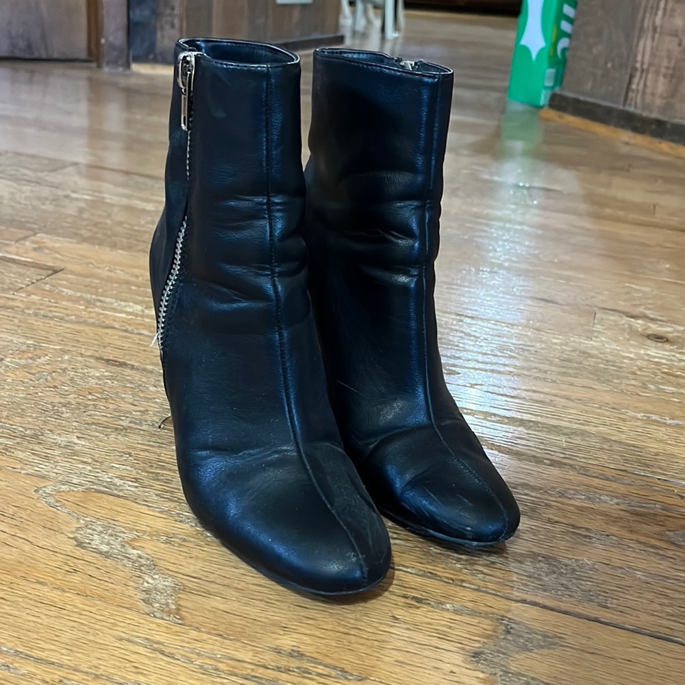 Black heel boots